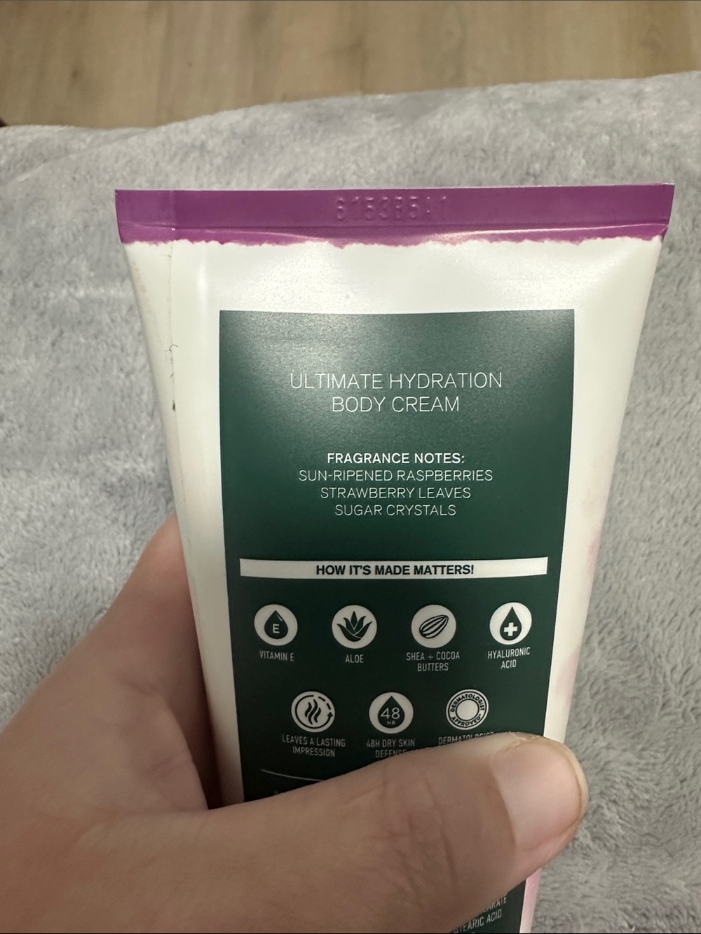 Sun-Ripened Raspberry Ultimate Hydration Body Cream - Picture 3 of 4